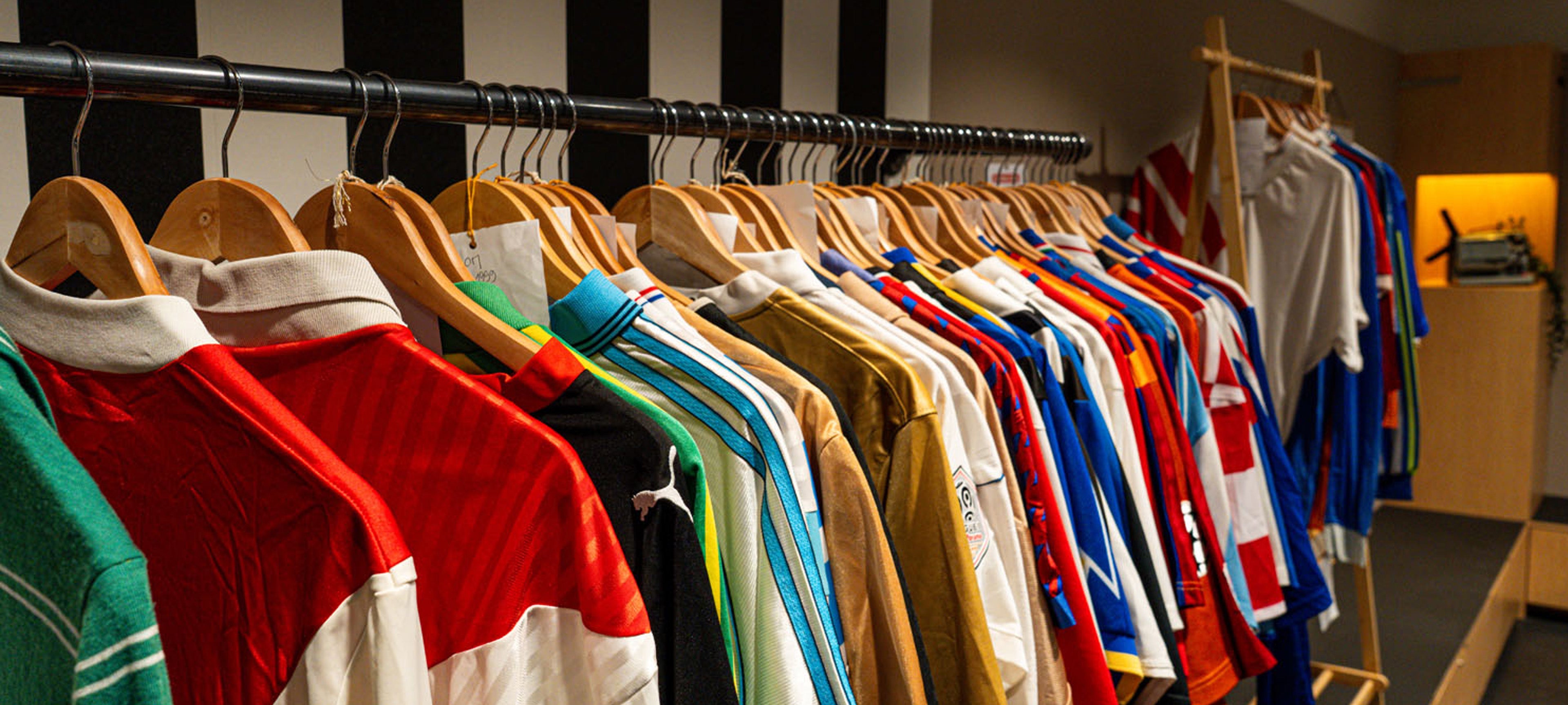 Les plus beaux maillots de foot vintage : guide ultime des modèles iconiques